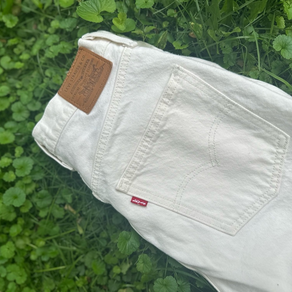 Levi's Classic White Jeans 70s Slim Straight Size 28